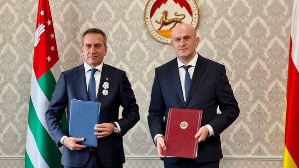 Встреча Олега Барциц и Асхара Джиоева - Sputnik Абхазия