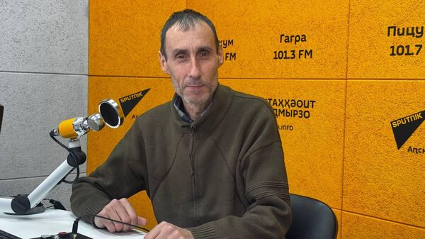 Аҩӡба аҭоурых дазааҭгыло далацәажәеит Ареволиуциатә еилакы аԥҵареи  уи ахыкәки  ртәы - Sputnik Аҧсны