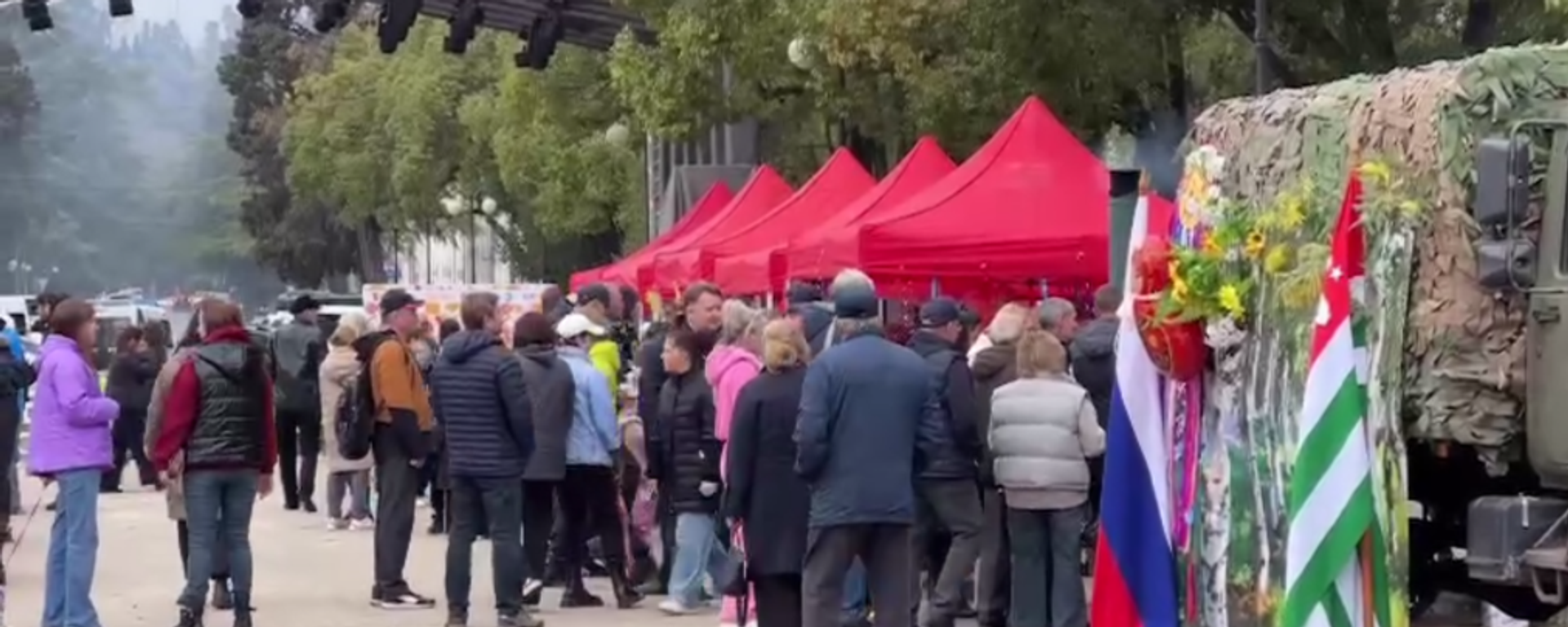 Праздник Масленицы начался на площади у Абхазского театра в Сухуме. - Sputnik Аҧсны, 1920, 22.02.2026