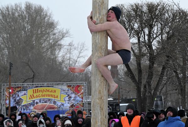 Своя атмосфера в сквере имени Чернышевского в Центральном районе Красноярска - Sputnik Абхазия