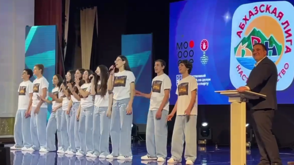 Первая игра абхазской лиги КВН Наставничество прошла в Госфилармонии - Sputnik Абхазия