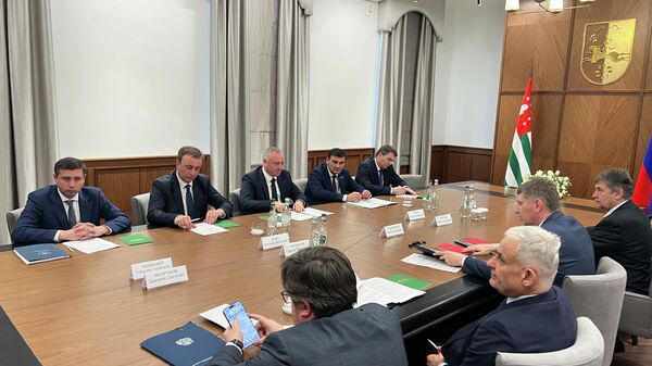 Встреча Бадры Гунба и Михаила Решетникова - Sputnik Абхазия