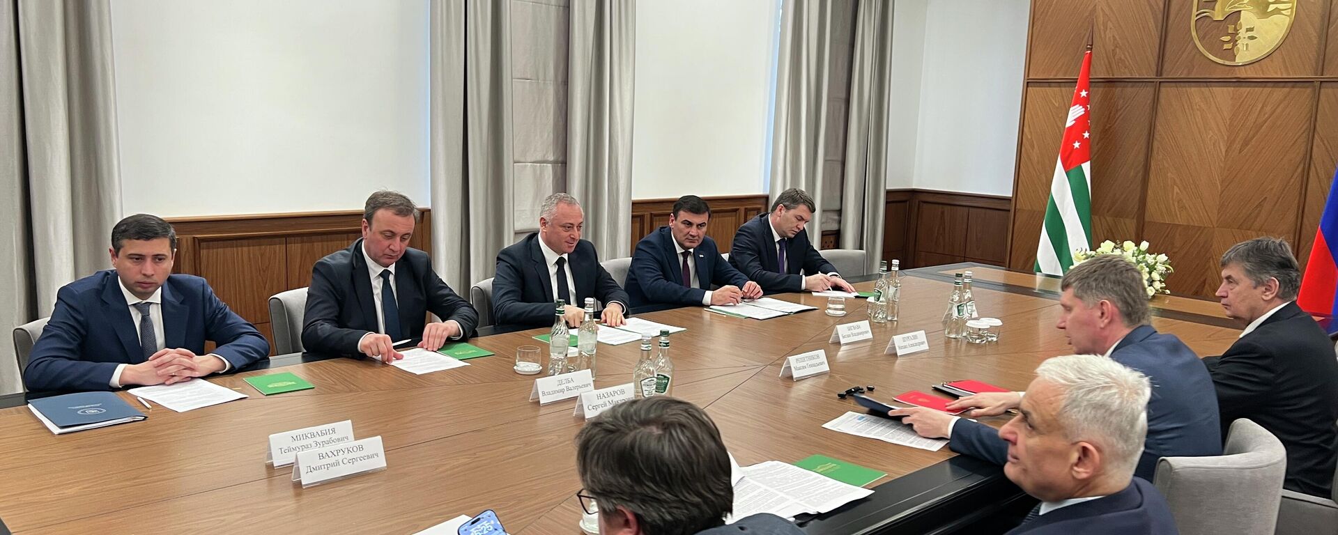 Встреча Бадры Гунба и Михаила Решетникова - Sputnik Абхазия, 1920, 28.02.2026