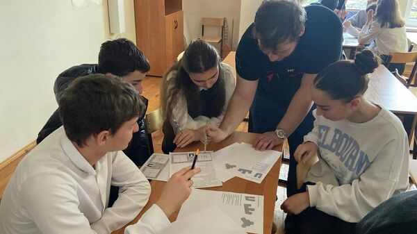 Более 800 школьников приняли участие в проекте Международное ТехноНаставничество в 24 школах Абхазии - Sputnik Абхазия