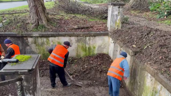 Генеральную уборку начали проводить в микрорайоне Синоп Сухума - Sputnik Абхазия