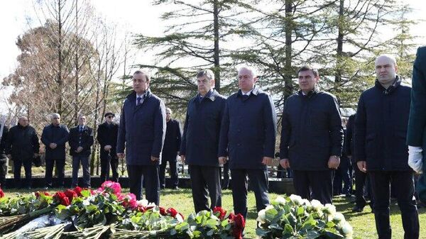 Бадра Гәынба Аԥсны раԥхьатәи ахада Владислав Арӡынба Алада Ешыра иҳаҭгәынаҿ ашәҭқәа шьҭеиҵеит - Sputnik Аҧсны