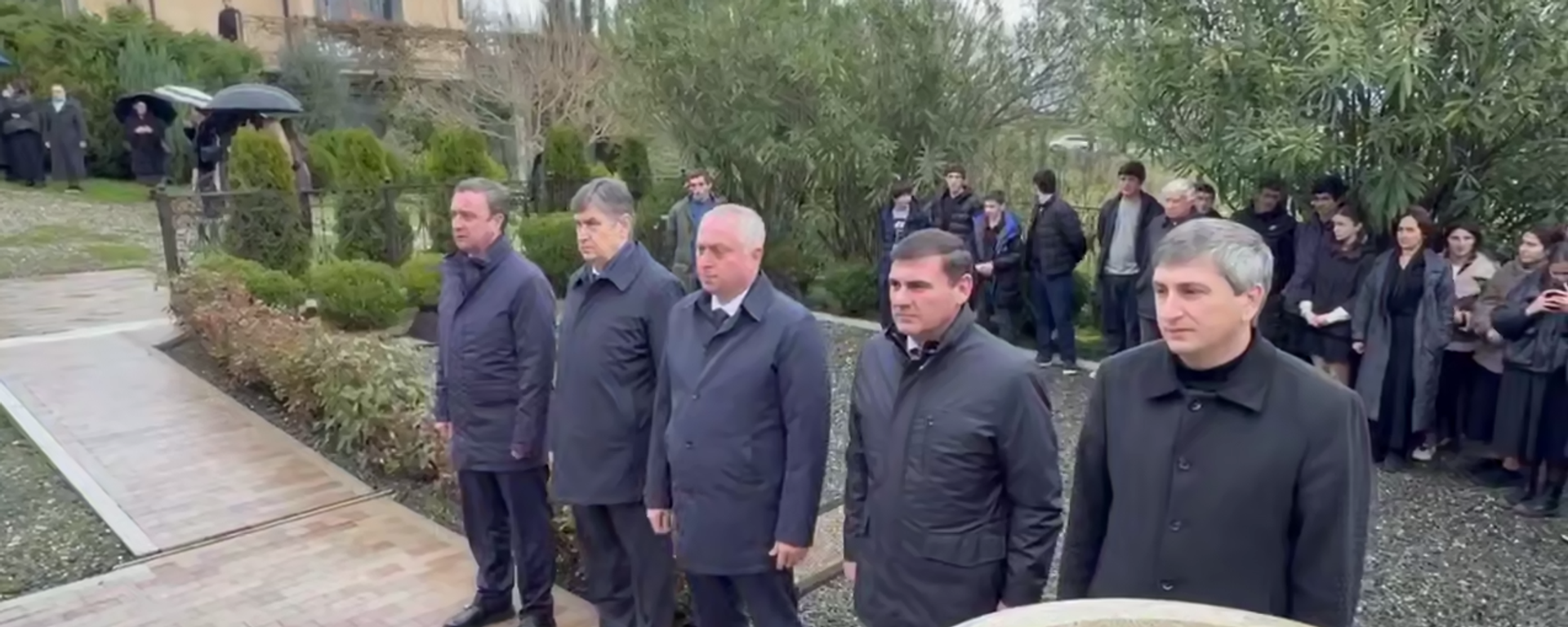 Президент Абхазии почтил память Сергея Багапш в Джгярде - Sputnik Абхазия, 1920, 04.03.2026