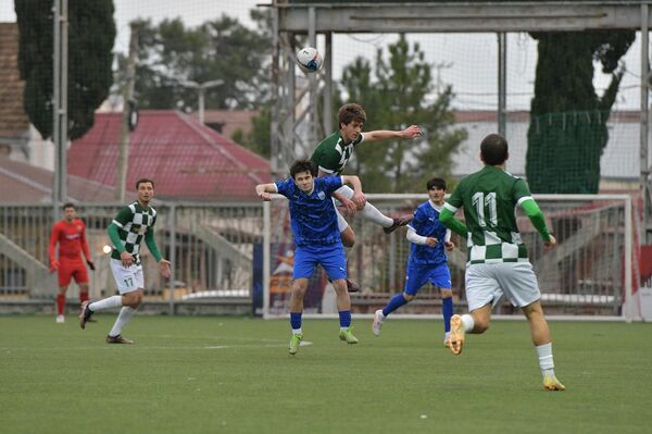 Счет в игре открыл футболист "Афона" Далмат Сагария - Sputnik Абхазия