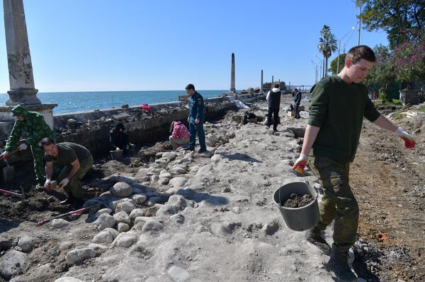 Раскопки крепости на набережной г.Сухум - Sputnik Абхазия