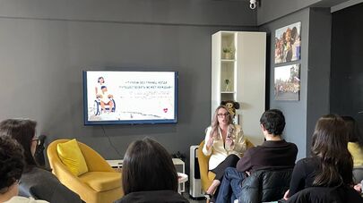 Лекция о развитии инклюзивного туризма прошла в представительстве ДВФМ в АГУ