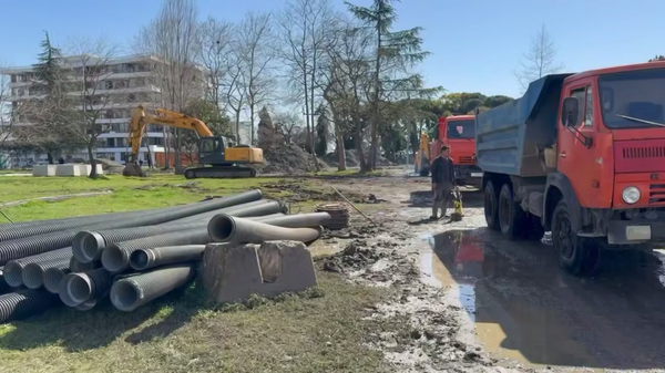 Восстановительные работы на набережной Диоскуров в Сухуме начались с нуля - Sputnik Абхазия