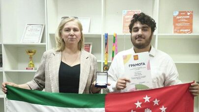 Студент IT-колледжа университета "Сириус" из Абхазии Алекс Абдульнар награжден памятной медалью и грамотой от Владимира Путина
