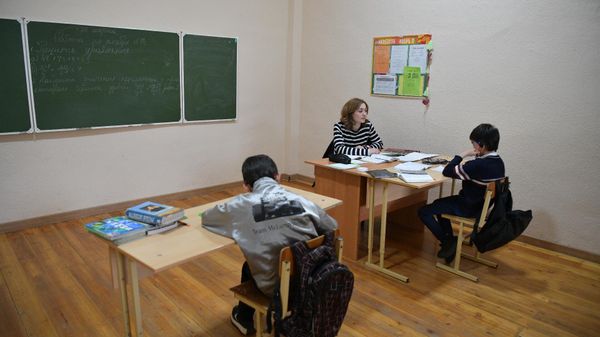 Учителя и ученики хуапской средней школы - Sputnik Абхазия