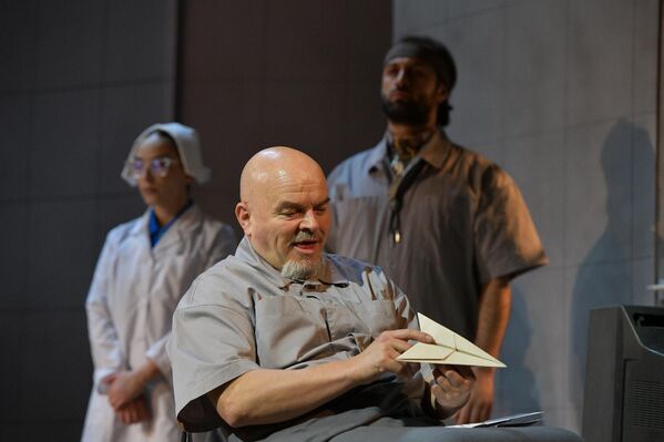 Спектакль поставлен по роману всемирно известного писателя Кена Кизи - Sputnik Абхазия