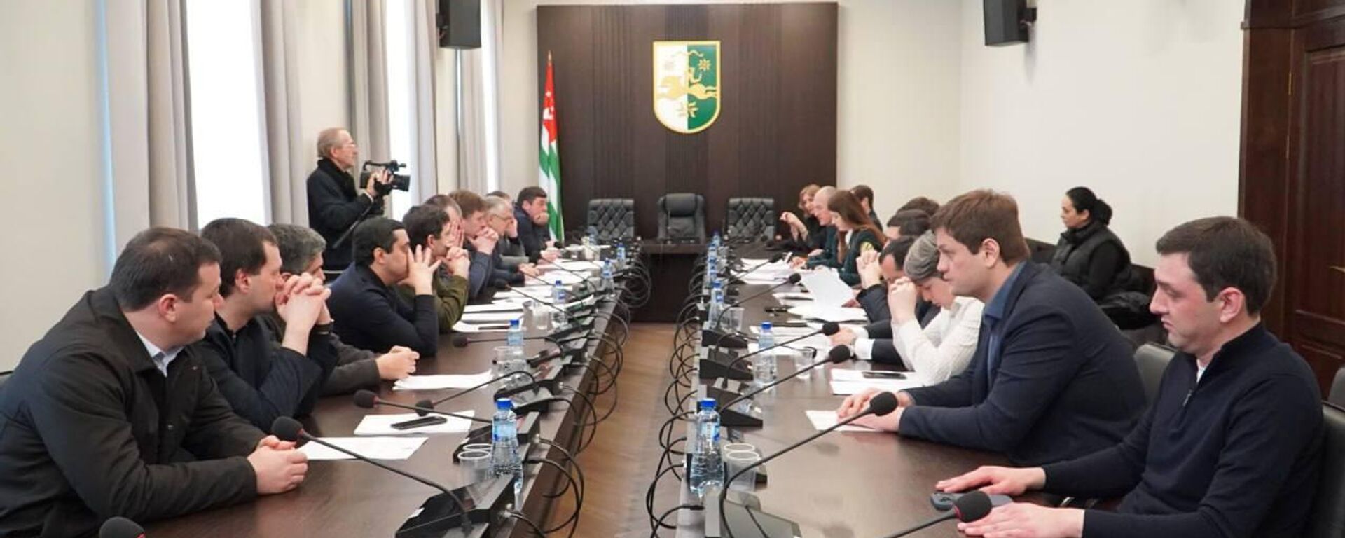 Порядок работы магазинов Duty Free обсудили в Парламенте Абхазии  - Sputnik Абхазия, 1920, 26.03.2026