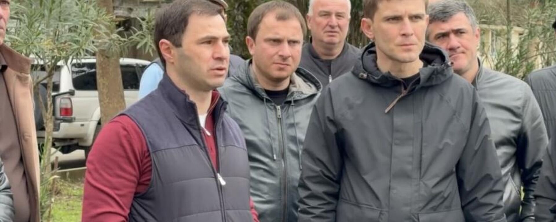 Тимур Агрба провел пешую инспекцию по улицам Сухума - Sputnik Абхазия, 1920, 28.03.2026