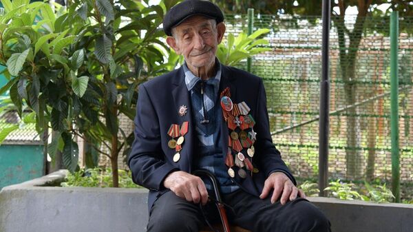 Иԥсҭазаара далҵит Аџьынџьтәылатә еибашьра Ду аветеран Аикарам Манукиан ҳәа Sputnik адырра аиҭеит уи имоҭа Руслан Манукиан - Sputnik Аҧсны