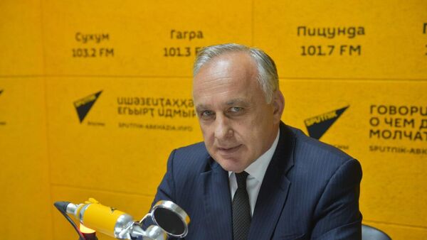 Аҳҭнықалақь авокзал аԥхьа аҩнқәа рхаҿра еиҭашьақәдыргылоит: Аҟәа ахада ихаҭыԥуаҩ ицәажәара - Sputnik Аҧсны