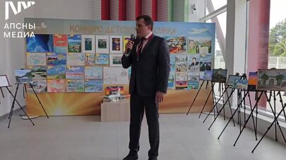 Победителей детского художественного конкурса "Крылья над Сухумом: мост дружбы" наградили в международном аэропорту "Сухум"