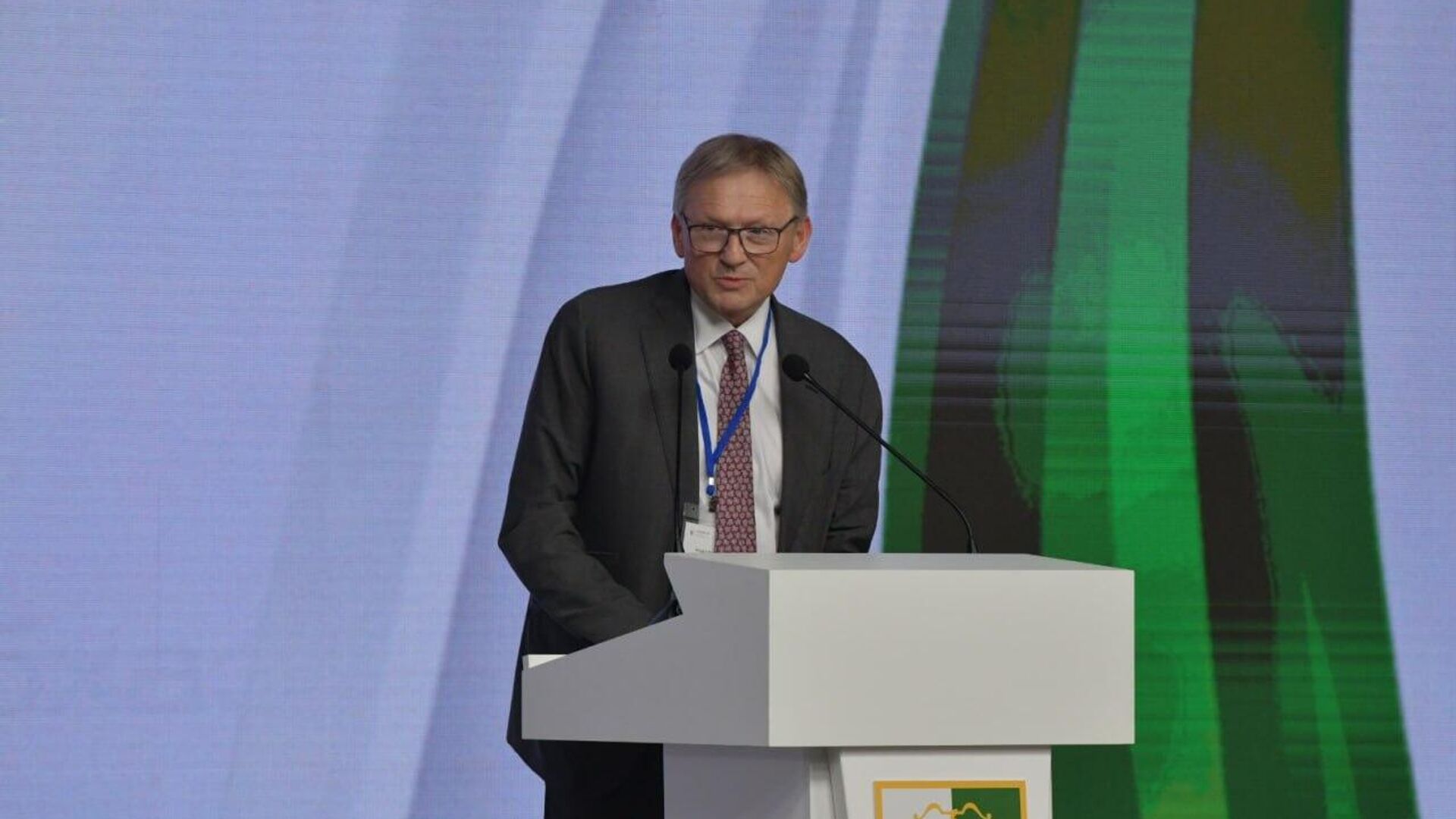 Аԥсны аинвестициатә лшара дуӡӡа амоуп ҳәа иԥхьаӡоит иҭышәынтәалоу аҿиара ахықәкқәа рынагӡаразы жәларбжьаратәи аиҿкаарақәа рымадара аганахь ала Урыстәыла ахада ихаҭарнак ҷыда Борис Титов Аԥсны аинвестициатә лшара дуӡӡа амоуп ҳәа иԥхьаӡоит иҭышәынтәалоу аҿиара ахықәкқәа рынагӡаразы жәларбжьаратәи аиҿкаарақәа рымадара аганахь ала Урыстәыла ахада ихаҭарнак ҷыда Борис Титов - Sputnik Абхазия, 1920, 03.04.2026