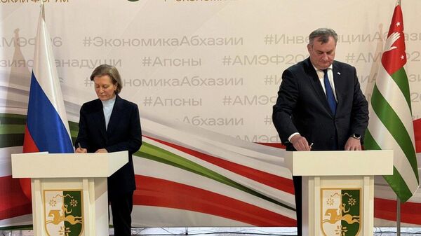 Минздрав Абхазии и Роспотребнадзор подписали меморандум о взаимопонимании - Sputnik Абхазия