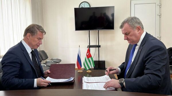 Меморандум о взаимопонимании подписали Эдуард Бутба и Михаил Мурашко. - Sputnik Абхазия