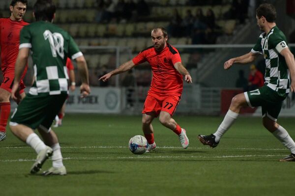 Теперь "Бзана" занимает первую строчку в турнирной таблице с 13 набранными очками - Sputnik Абхазия