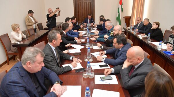 Совещание кабинета министров у премьер-министра по поручениям президента по резолюции ОП - Sputnik Аҧсны