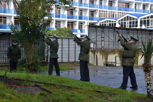 Церемония памяти погибшего подполковника Квитко Церемония памяти погибшего подполковника Квитко - Sputnik Абхазия