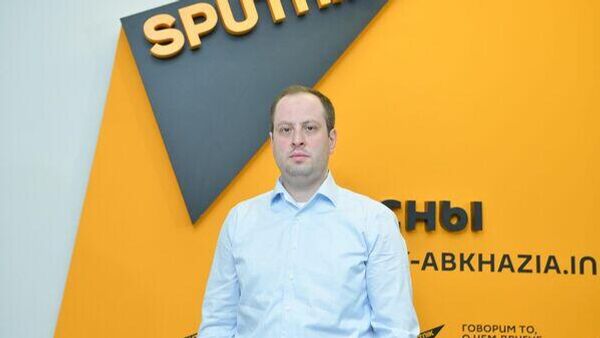 Атуристцәа рхыԥхьаӡара аизырҳаразы алшарақәа: Акурорт Пицунда аменеџьер игәаанагара - Sputnik Аҧсны