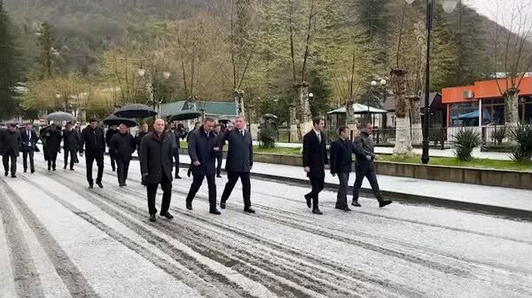 Снег добрался и до центра Ткуарчала - Sputnik Аҧсны