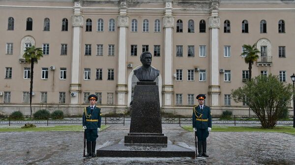 Память первого президента Абхазии Владислава Ардзинба почтили в Ткуарчале - Sputnik Аҧсны