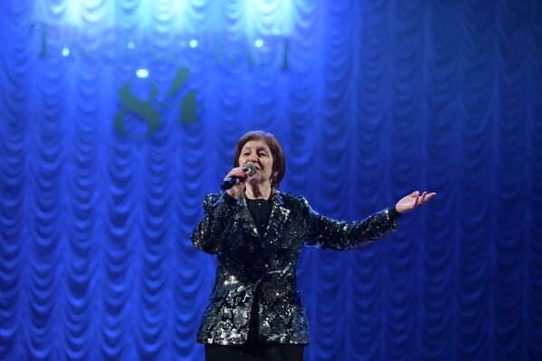 Звезды абхазской эстрады поздравили ткуарчалцев и подарили им свои песни - Sputnik Абхазия