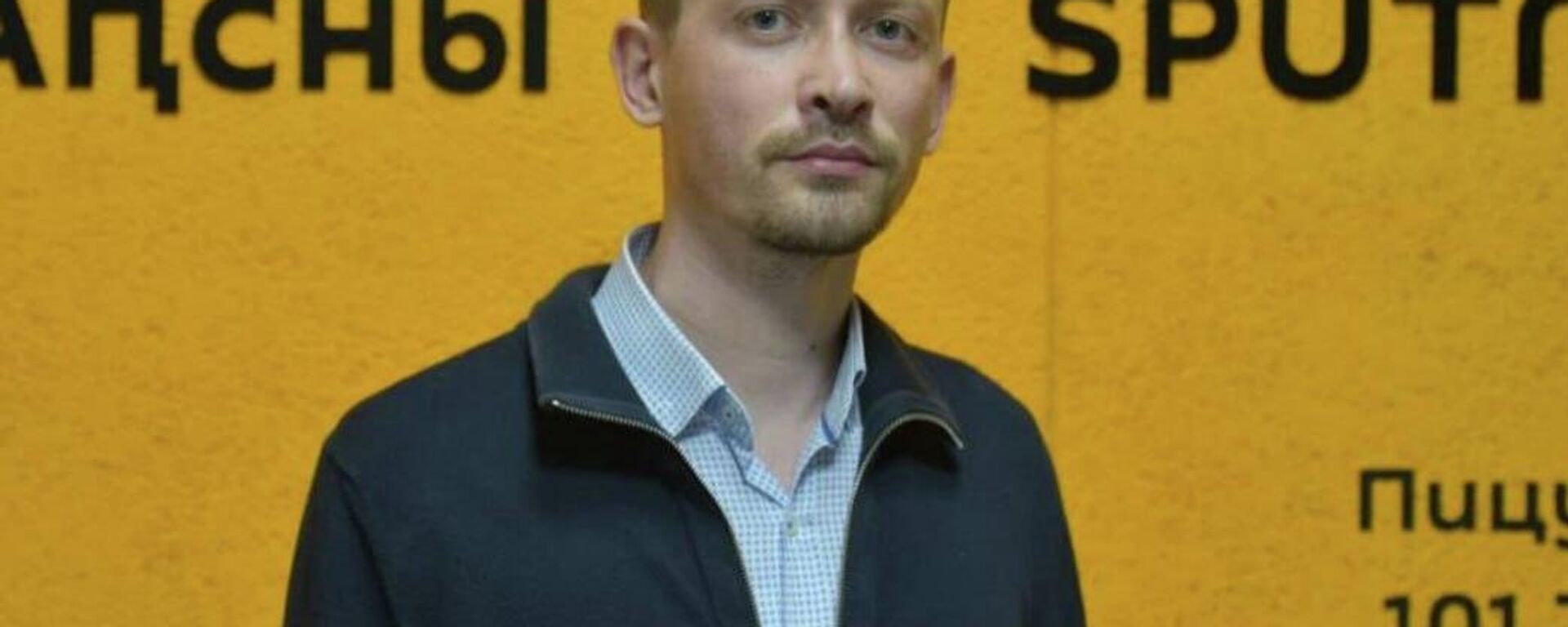 Sputnik Аԥсны апресс-центр анапхгаҩы Инал Лазба Ауаажәларратә палата VII ааԥхьара аинформациатә политикеи АИХ-қәа аус рыцуреи рзы акомиссиа анапхгаҩыс далхуп - Sputnik Аҧсны, 1920, 15.04.2026