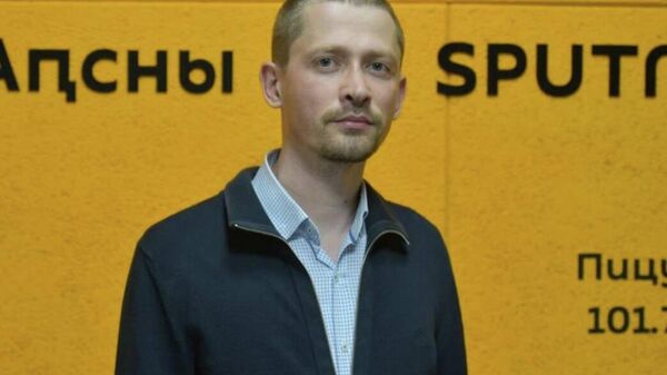 Sputnik Аԥсны апресс-центр анапхгаҩы Инал Лазба Ауаажәларратә палата VII ааԥхьара аинформациатә политикеи АИХ-қәа аус рыцуреи рзы акомиссиа анапхгаҩыс далхуп - Sputnik Аҧсны