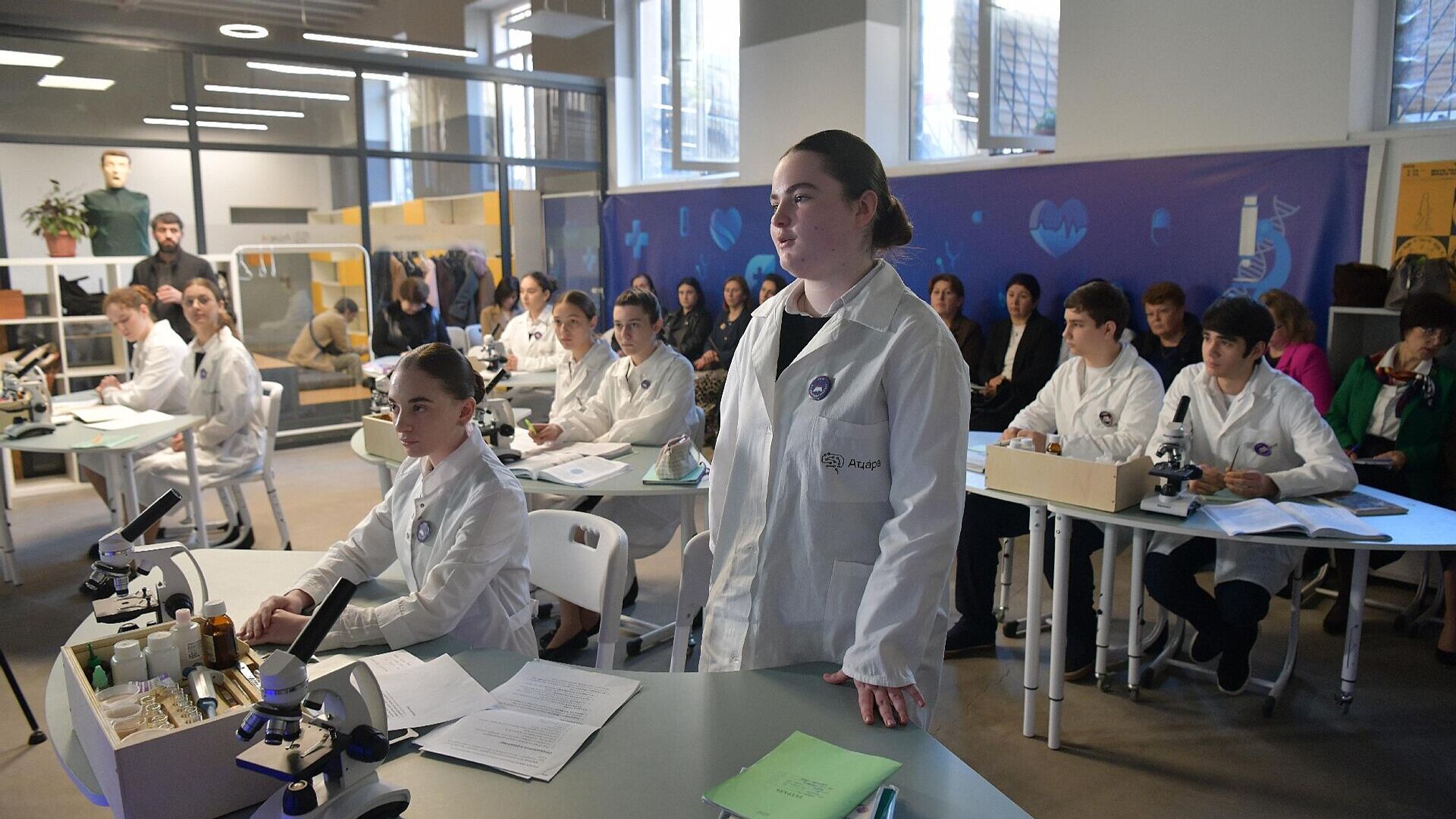 Мастер-класс, открытый урок в профильном медицинском классе в первой школе г.Сухум Мастер-класс, открытый урок в профильном медицинском классе в первой школе г.Сухум - Sputnik Абхазия, 1920, 16.04.2026