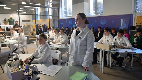 Мастер-класс, открытый урок в профильном медицинском классе в первой школе г.Сухум - Sputnik Абхазия