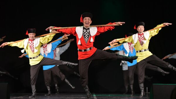 Государственный академический ансамбль песни и танца Калмыкии Тюльпан - Sputnik Абхазия