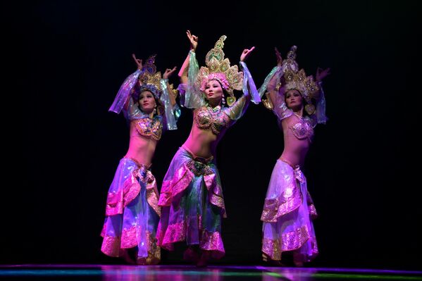 Артисты представили девичьи номера, - Sputnik Абхазия