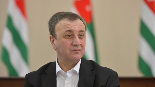 Встреча премьер-министра Абхазии Владимира Делба с представителями абхазского бизнеса - Sputnik Абхазия