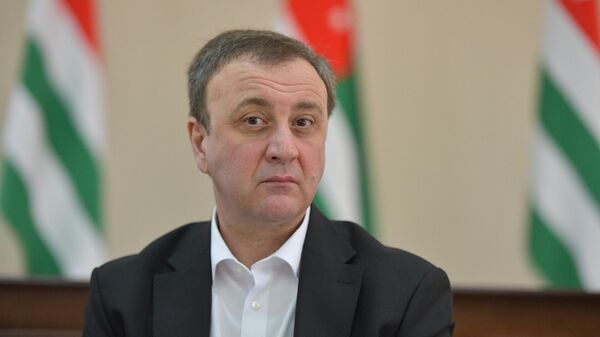 Встреча премьер-министра Абхазии Владимира Делба с представителями абхазского бизнеса - Sputnik Абхазия