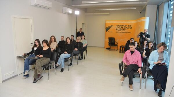 Мастер-класс фотожурналиста и советника Дирекции фотоинформации медиагруппы Россия сегодня Григория Дукорав в проекте Sputnik PRO.  - Sputnik Абхазия