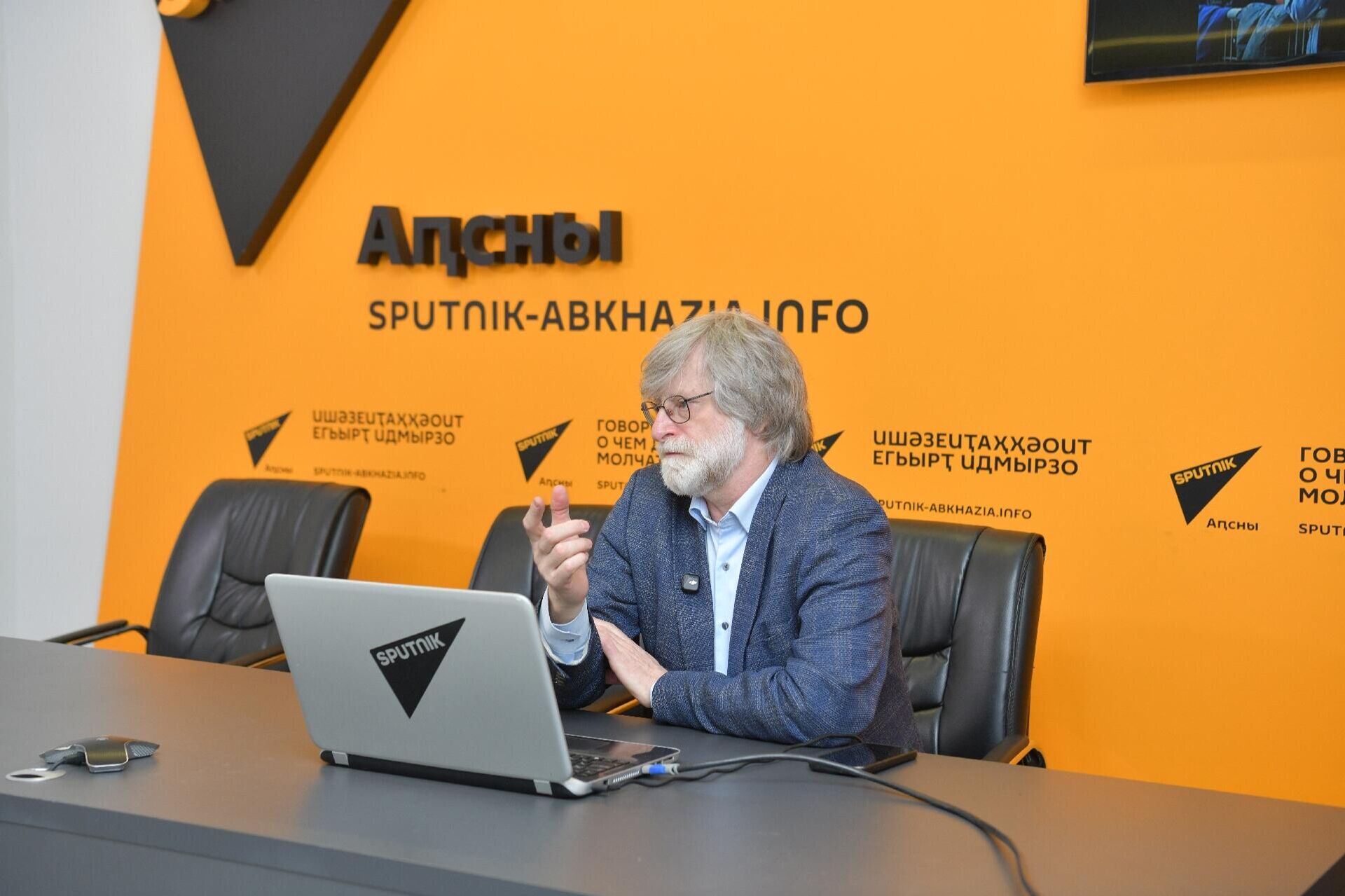 Фотожурналист и советник Дирекции фотоинформации медиагруппы Россия сегодня Григорий Дукор - Sputnik Абхазия, 1920, 23.04.2026