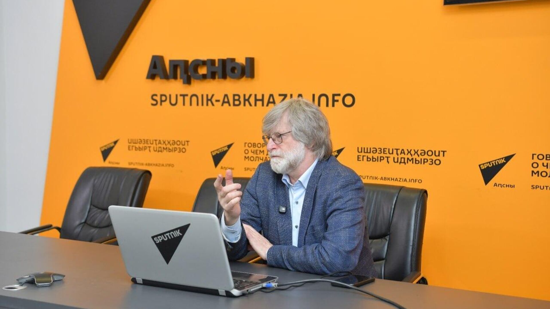 Афотосахьа ахархәарала изҭахымгьы уконтент иазхьаԥшыртә ишыҟаҵатәу Афотосахьа ахархәарала изҭахымгьы уконтент иазхьаԥшыртә ишыҟаҵатәу - Sputnik Аҧсны, 1920, 23.04.2026