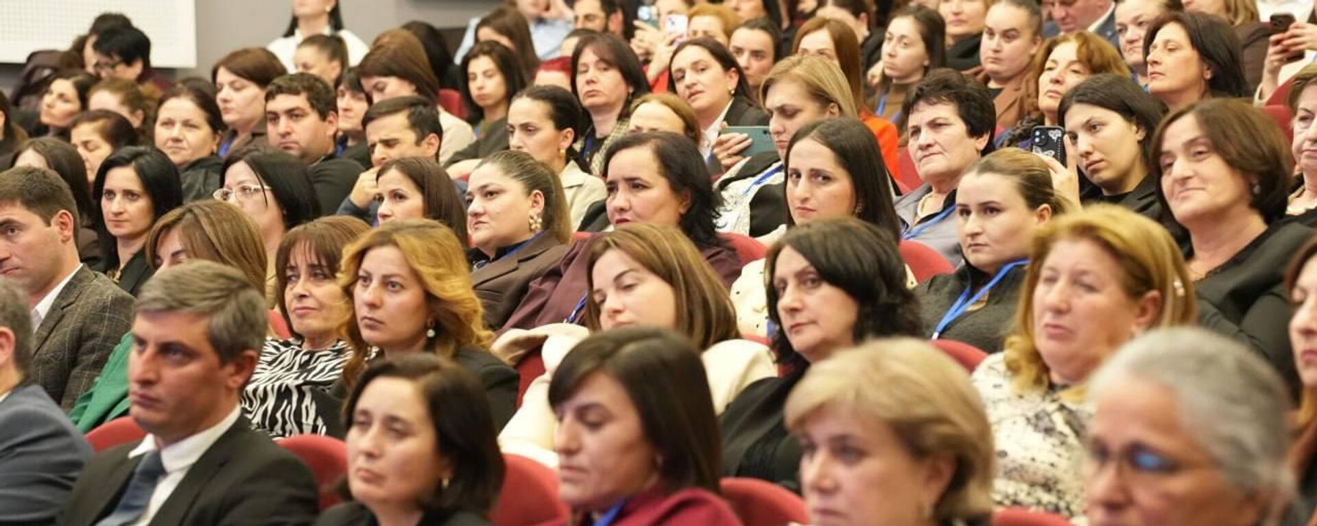 Первый форум учителей абхазского языка открылся в Пицунде - Sputnik Абхазия, 1920, 24.04.2026