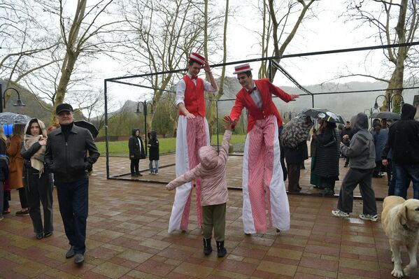 Цәыббрамза 27, 2008 шықәсазы Аԥсны ахада Сергеи Багаԥшь инапы зҵаиҩыз ақәҵарала Тҟәарчал "Ақалақь–фырхаҵа" ҳәа аҳаҭыртә хьӡы ахҵоуп. - Sputnik Аҧсны