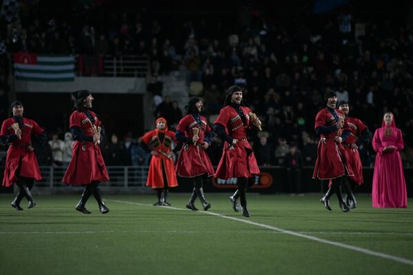 Церемония открытия седьмого сезона Медиалиги состоялась 24 апреля на стадионе "Динамо" в Сухуме. - Sputnik Абхазия