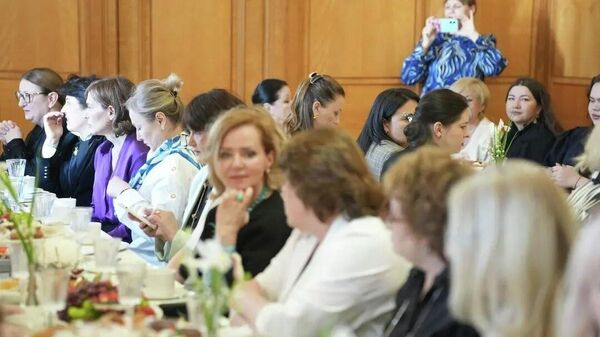 Первая леди Абхазии Ирма Хашиг провела деловой завтрак для участниц Международного форума деловых женщин. - Sputnik Аҧсны