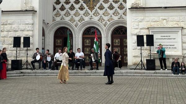 День адыгского флага в Сухуме - Sputnik Абхазия