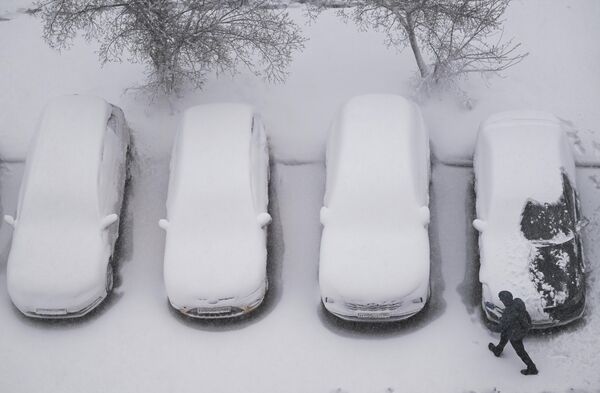 Своим транспортом на заметенных снегом дорогах пользуются самые отчаянные смельчаки. - Sputnik Абхазия